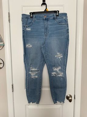 American Eagle Outfitters Light Wash Distressed Jeggings 18Short